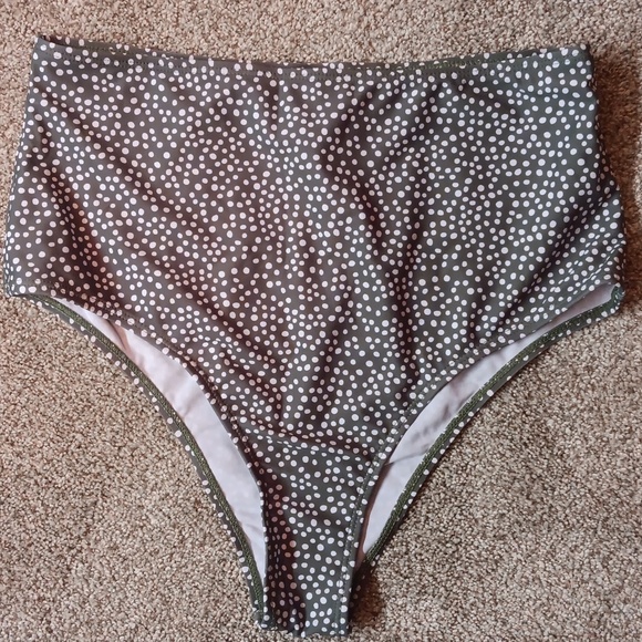 Size large 2 piece bikini - Picture 3 of 6